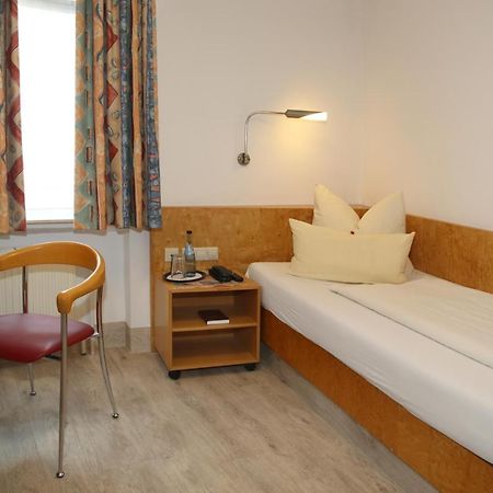 Hotel Zum Weissen Roessel Walldorf  Exteriör bild