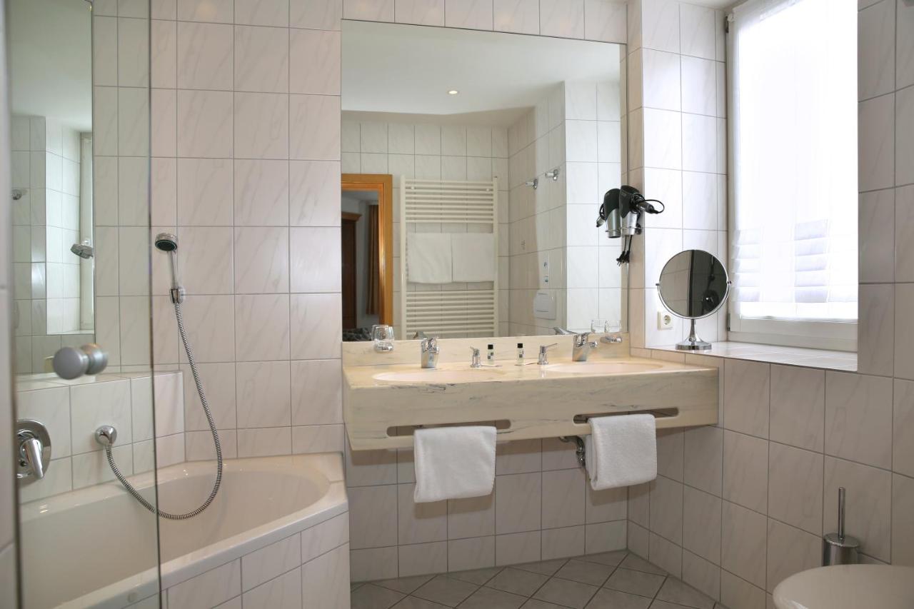 Hotel Zum Weissen Roessel Walldorf  Exteriör bild