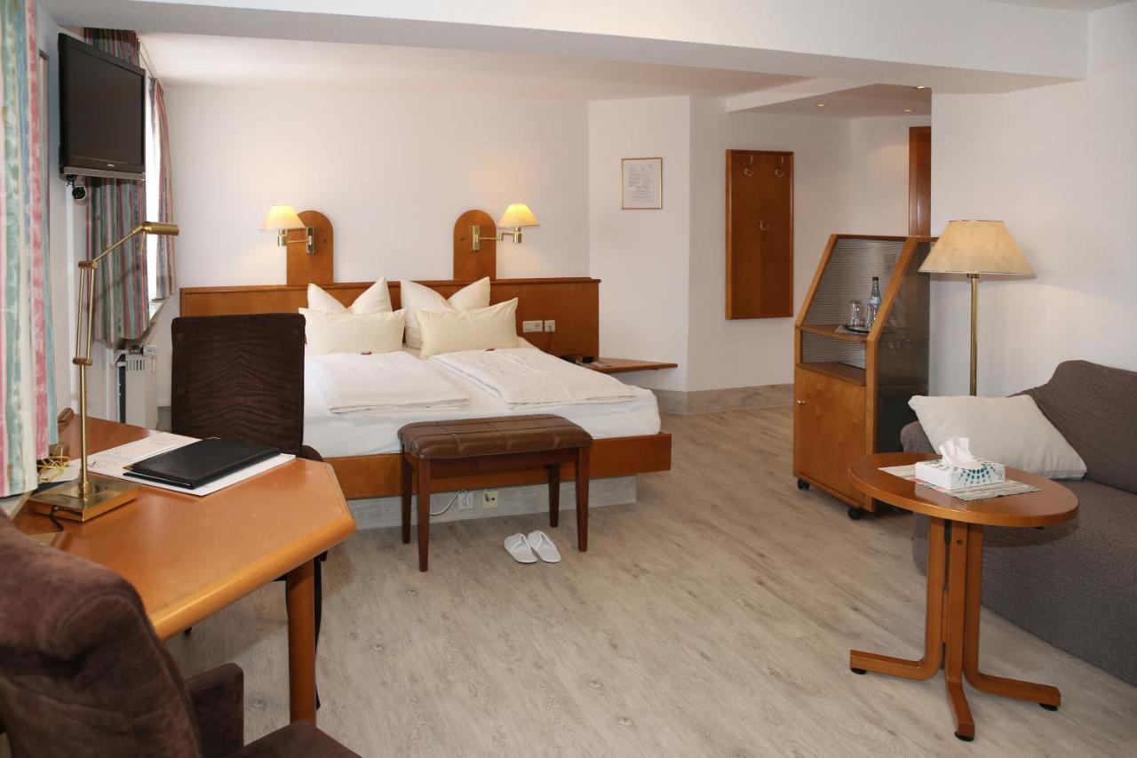 Hotel Zum Weissen Roessel Walldorf  Exteriör bild