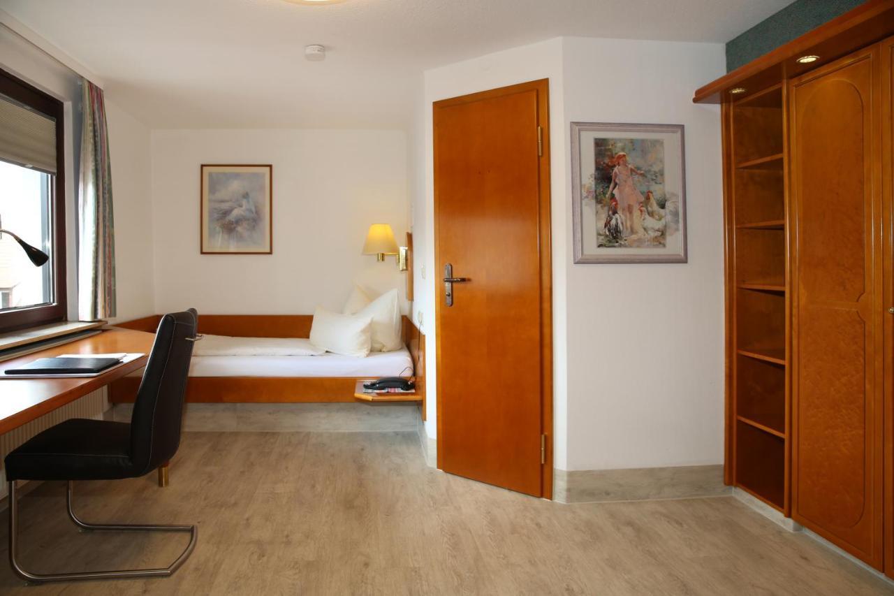 Hotel Zum Weissen Roessel Walldorf  Exteriör bild