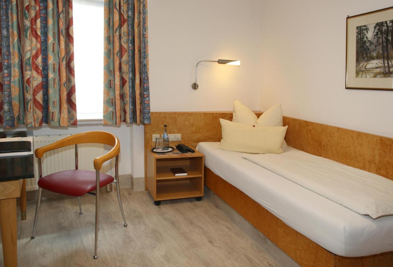 Hotel Zum Weissen Roessel Walldorf  Exteriör bild
