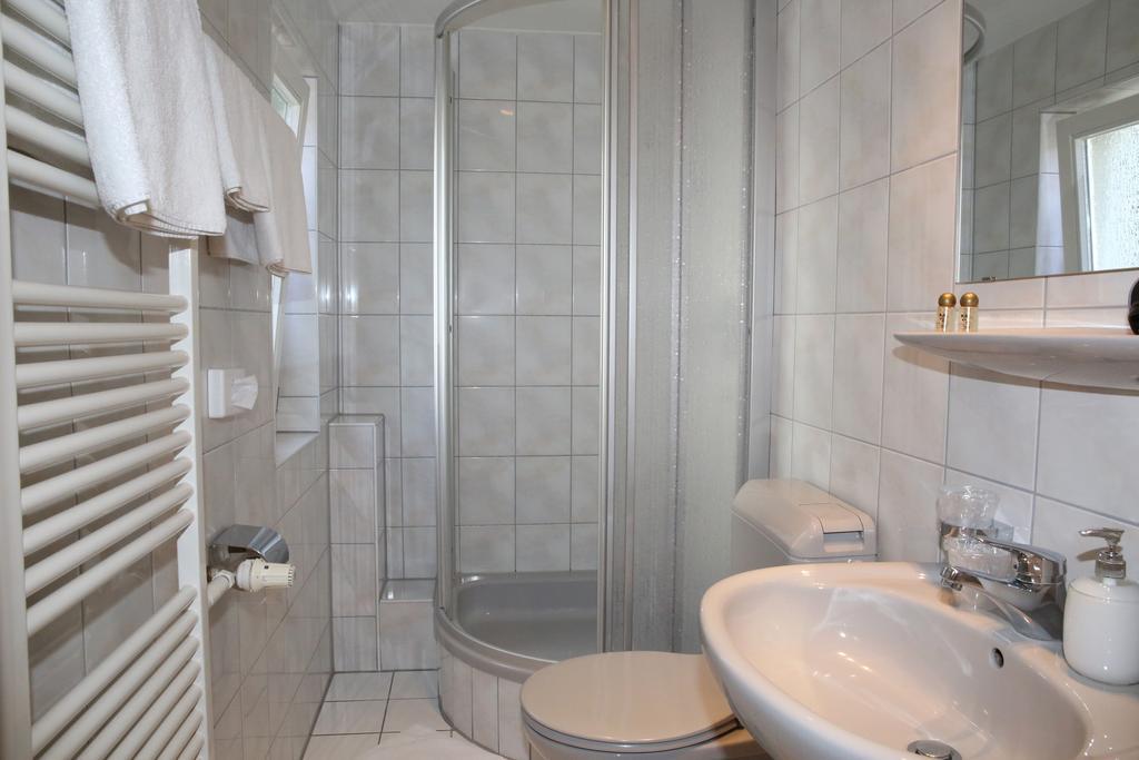 Hotel Zum Weissen Roessel Walldorf  Exteriör bild